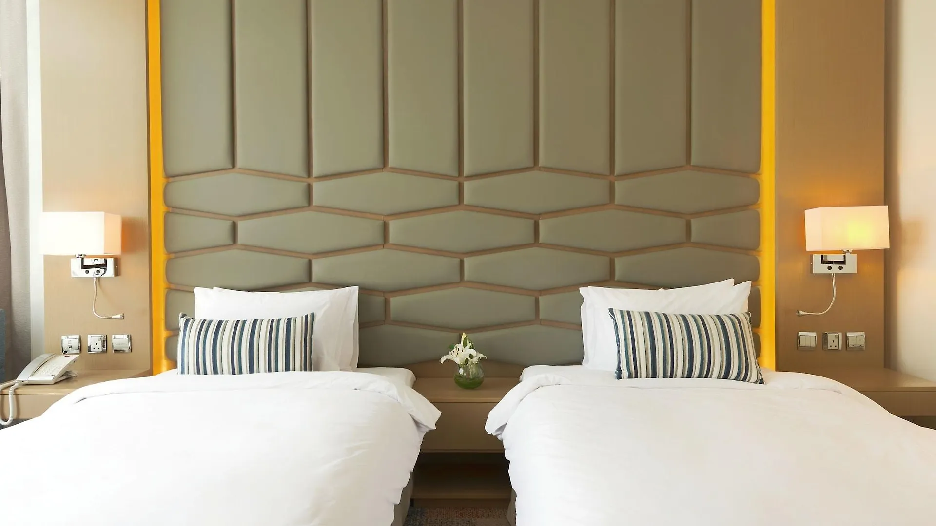 Canal Central Hotel Business Bay Ντουμπάι